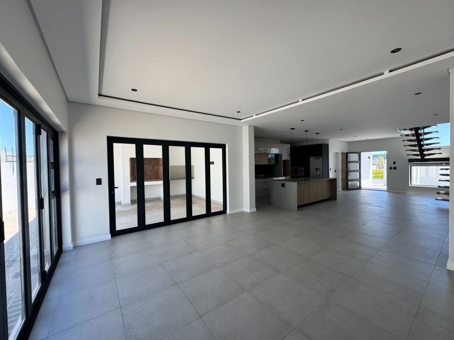 4 Bedroom Property for Sale in Sandown Western Cape